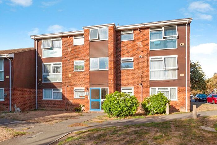 2 Bedroom Flat For Sale In Welland Close, Slough, SL3