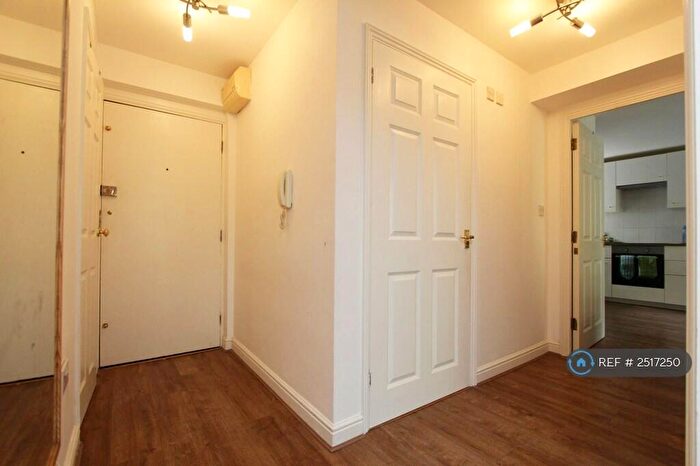 2 Bedroom Flat To Rent In Howard Road, Grays, RM16