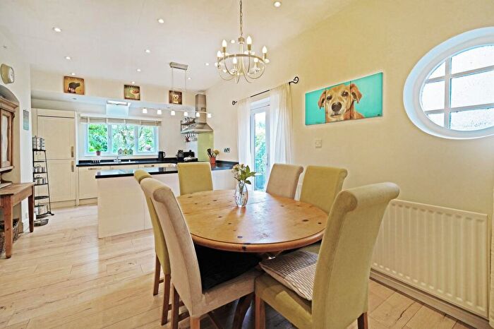 5 Bedroom Semi-Detached House For Sale In Kineton Green Road, Solihull, B92