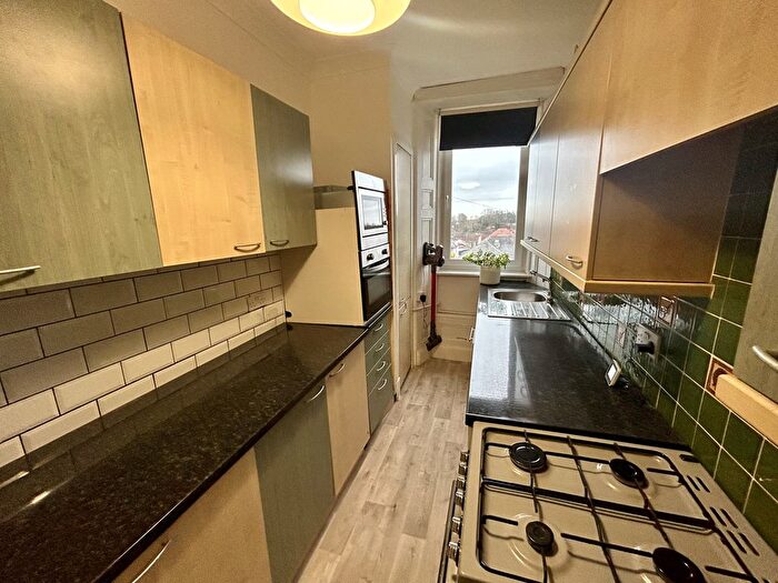 3 Bedroom Flat To Rent In Pitkerro Road, Dundee, DD4