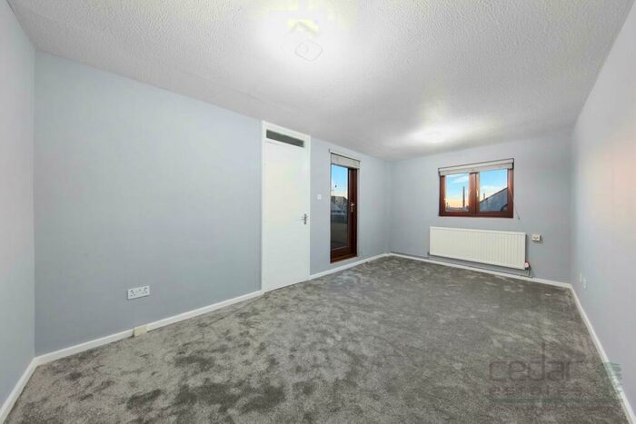 1 Bedroom Flat To Rent In Westcroft Close, Cricklewood, NW2