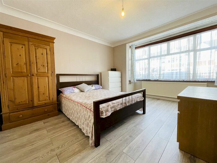 4 Bedroom Detached House To Rent In Fishpond Road, Tooting, SW17