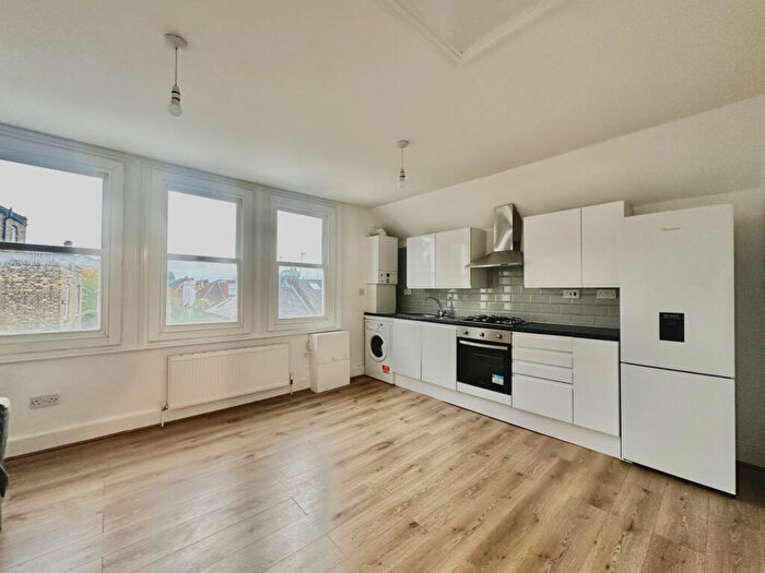 1 Bedroom Flat To Rent In Blandfield Road, SW12