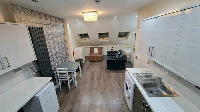 Studio To Rent In Rose Avenue, Mitcham, CR4