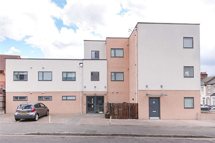 2 Bedroom Flat To Rent In Stirling Road, Walthamstow, London, E17