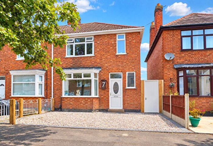3 Bedroom Semi-Detached House For Sale In Merevale Avenue, Hinckley, LE10