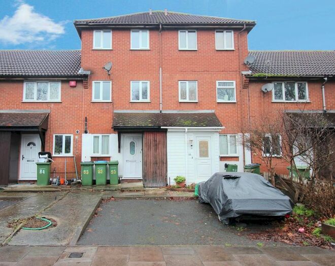 3 Bedroom Property To Rent In Goldfinch Road, London, SE28