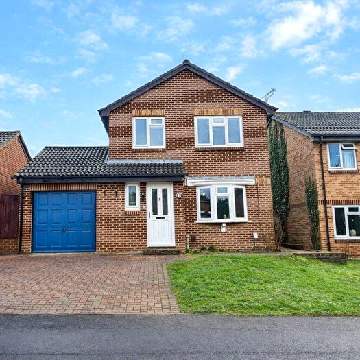 4 Bedroom Detached House To Rent In Larch Way, Farnborough, Hampshire, GU14