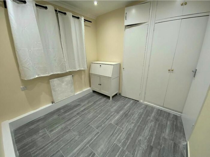 2 Bedroom Flat To Rent In Brandon Estate, London, SE17