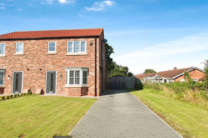 3 Bedroom Semi-Detached House For Sale In Willow Drive, Camblesforth, Selby, YO8