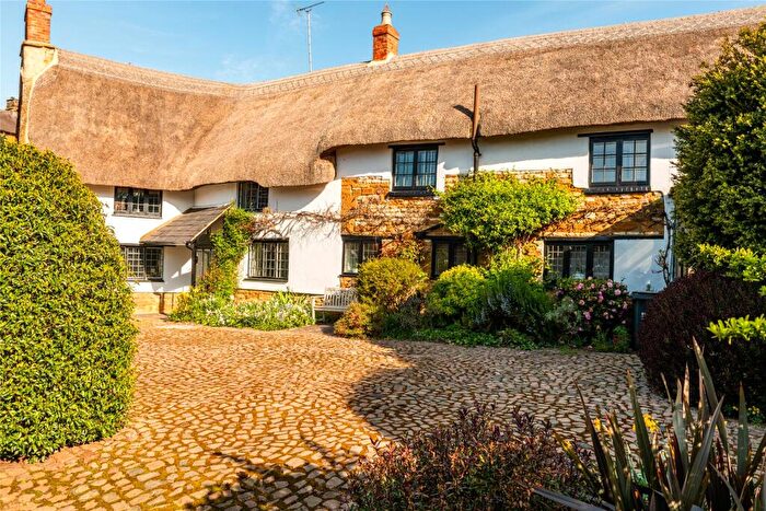 4 Bedroom Detached House For Sale In Sutton Street, Flore, Northampton, Northamptonshire, NN7