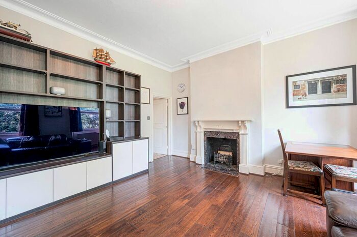 2 Bedroom Flat For Sale In Fitzjohns Avenue, Hampstead, London, NW3