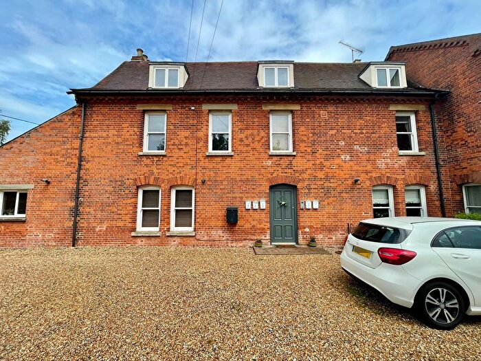 2 Bedroom Flat To Rent In New House Farm, Cambridge, CB21