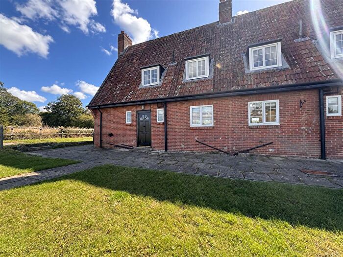 3 Bedroom Semi-Detached House To Rent In Plumber, Sturminster Newton, DT10