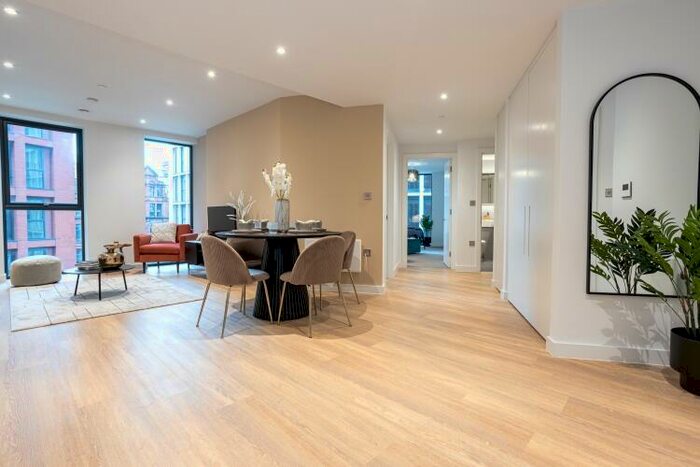 2 Bedroom Apartment For Sale In Manchester New Square, Whitworth Street, Manchester, M1