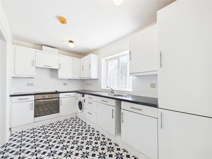 2 Bedroom Apartment For Sale In Leicester Square, Bristol, BS16