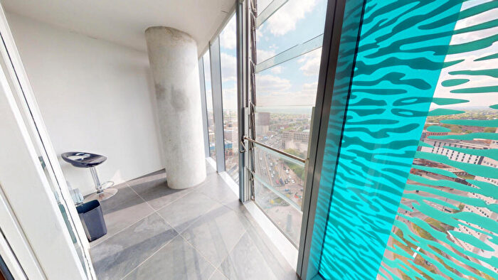2 Bedroom Apartment To Rent In Beetham Tower, Birmingham, B1