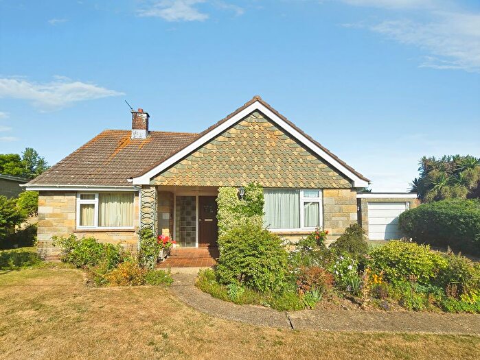 4 Bedroom Detached House For Sale In Holmfield Avenue, Thorley, Yarmouth, PO41