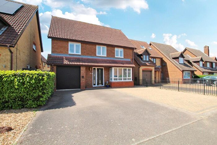5 Bedroom Detached House For Sale In Merlin Drive, Sandy, Bedfordshire, SG19