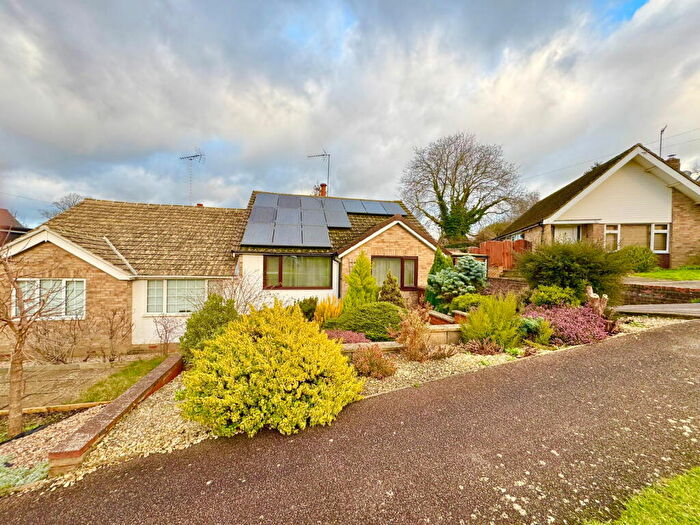 2 Bedroom Semi-Detached Bungalow For Sale In Leigh Grove, Banbury, OX16