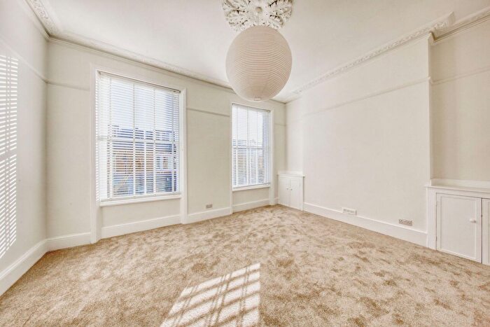 3 Bedroom Flat For Sale In Old York Road, Wandsworth, SW18