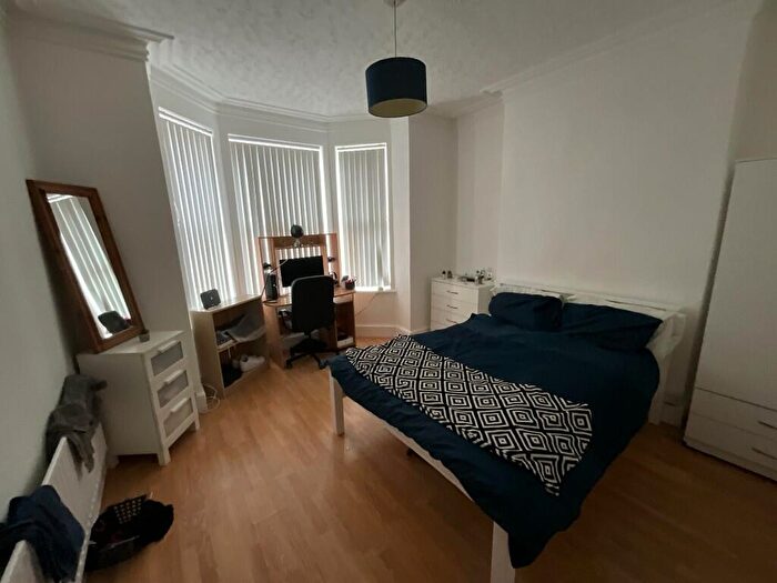 4 Bedroom Semi-Detached House To Rent In Kimbolton Avenue, Nottingham, Nottinghamshire, NG7