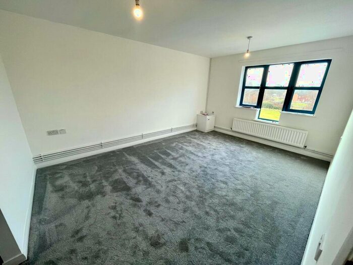 1 Bedroom Flat To Rent In Victoria Court, Manchester, M40