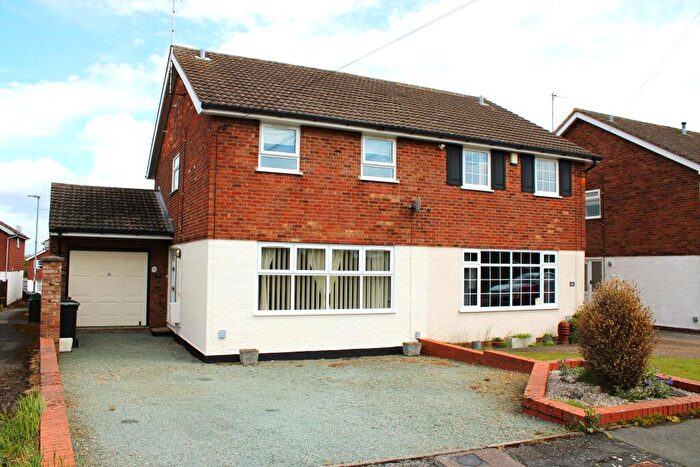 3 Bedroom Semi-Detached House For Sale In Silverdale Grove, Rushden, NN10