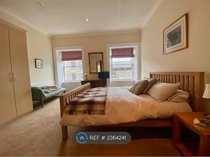 3 Bedroom Flat To Rent In St. Stephen Street, Edinburgh, EH3