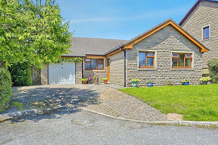3 Bedroom Bungalow For Sale In Oaken Bank, Burnley, Lancashire, BB10