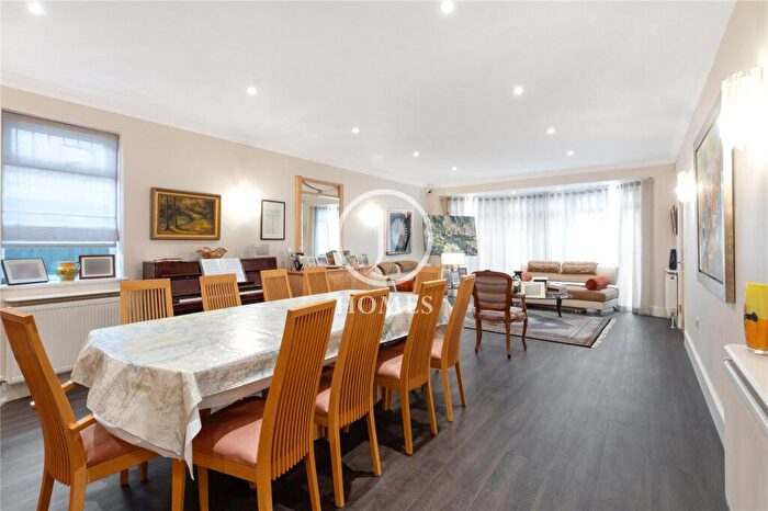 4 Bedroom Bungalow For Sale In Shirehall Park, London, NW4