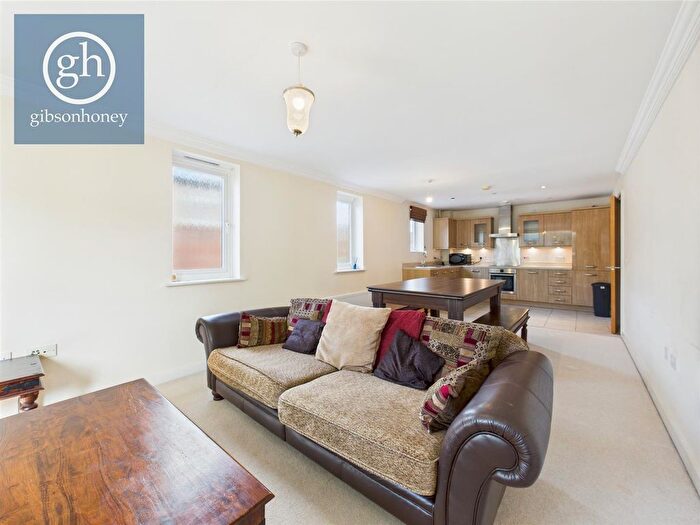 1 Bedroom Flat To Rent In Hercies Road, Hercies Road, Uxbridge, UB10