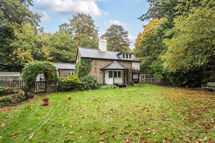 2 Bedroom Detached House For Sale In Shire Lane, Orpington, BR6