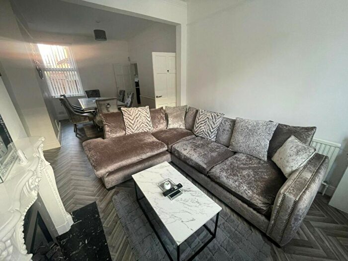 3 Bedroom House To Rent In Hornsey Road, L4