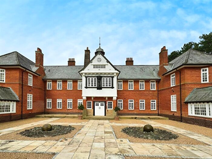4 Bedroom Duplex For Sale In Highgrove, Ancoats Lane, Alderley Edge, SK9