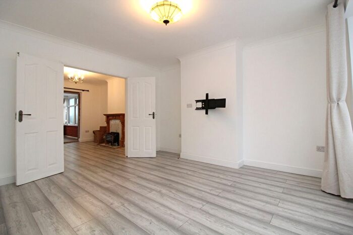 3 Bedroom Semi Detached House To Rent In Rushdene Road, CM15