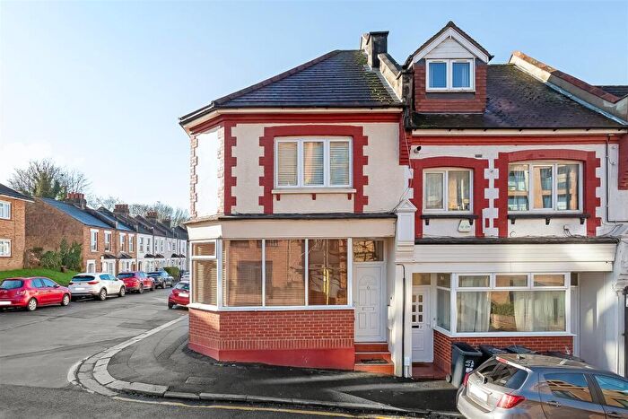 1 Bedroom Maisonette For Sale In Alexander Buildings, Station Approach Road, Coulsdon, CR5