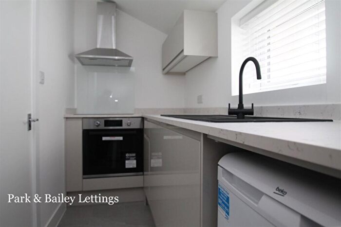 1 Bedroom Flat To Rent In Bedroom First Floor Flat In Caterham Valley, CR3