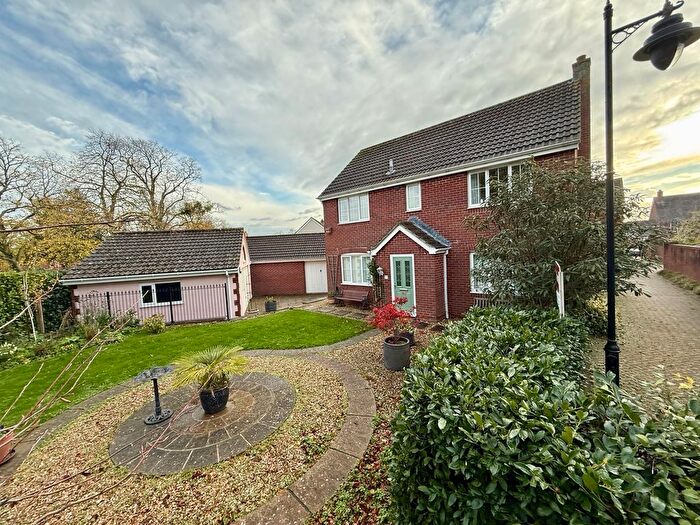 4 Bedroom Detached House For Sale In Baileys Gate, Cotford St. Luke, Taunton, TA4