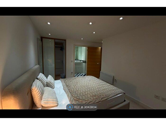 2 Bedroom Flat To Rent In Canal Wharf, Birmingham, B1