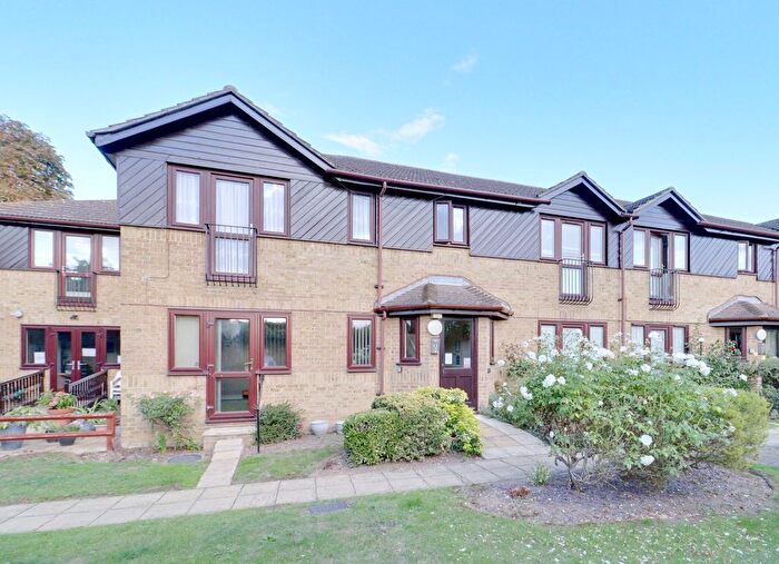 2 Bedroom Property For Sale In Upminster Road South, Rainham, RM13