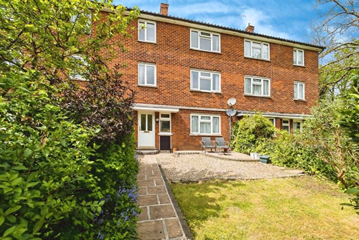 3 Bedroom Maisonette For Sale In Croft Lodge Close, Woodford Green, IG8