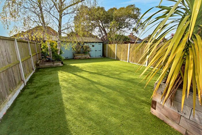 3 Bedroom Semi-Detached House For Sale In Garrard Avenue, Margate, CT9 - Photo 3