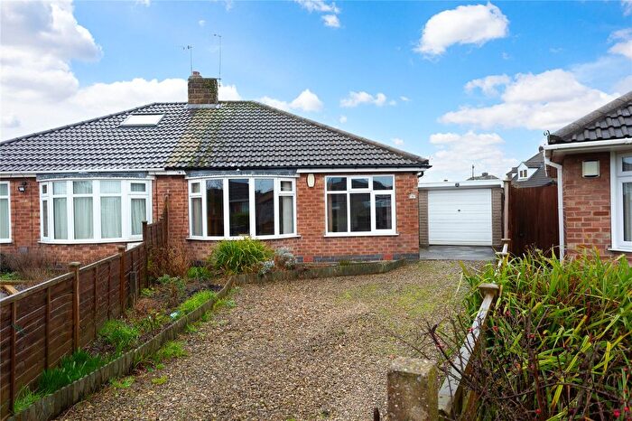 2 Bedroom Bungalow For Sale In Badger Paddock, York, North Yorkshire, YO31