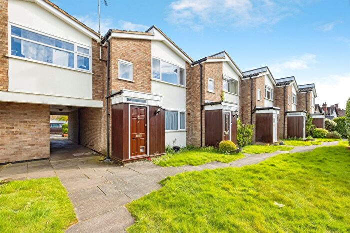 1 Bedroom Maisonette For Sale In The Larches, Bushey, WD23