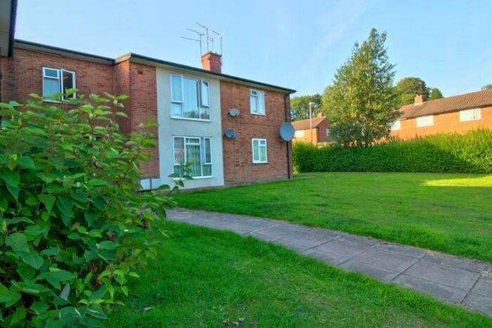 2 Bedroom Flat To Rent In Gads Green Crescent, Dudley, West Midlands, DY2