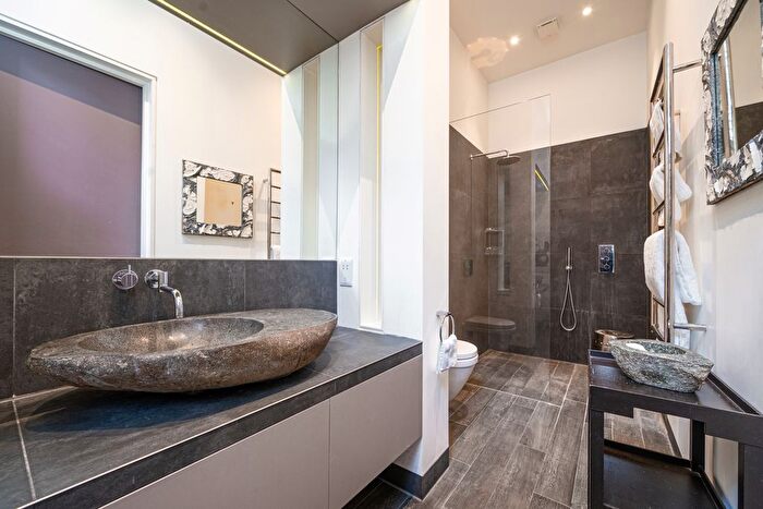 2 Bedroom Flat For Sale In Elm Park Gardens, Chelsea, London, United Kingdom, SW10