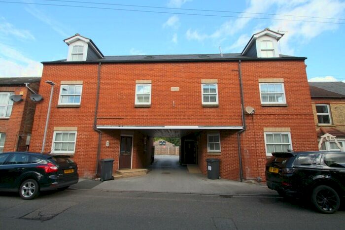 2 Bedroom Apartment To Rent In College Street, Bedford, Bedfordshire, MK42