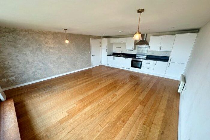 2 Bedroom Flat To Rent In Navigation Walk, Wakefield, WF1