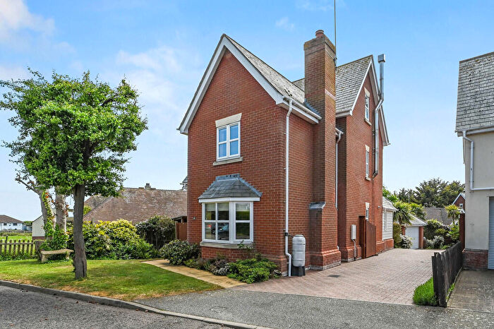 4 Bedroom Detached House For Sale In Louise Close, Walton On The Naze, CO14
